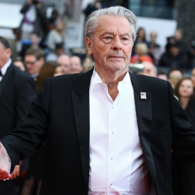 Le testament d’Alain Delon déclenche une tempête familiale : ce que ses enfants se disputent vraiment