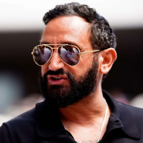 “Même loin, j’ai envie de le baffer” : Cyril Hanouna et ses vacances luxueuses agacent les internautes