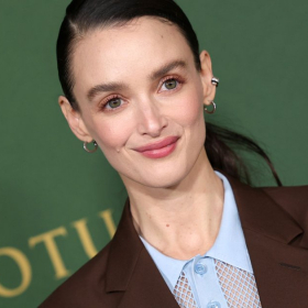 « On a l’impression d’être des bêtes de foire » : Charlotte Le Bon sans filtre sur les Français