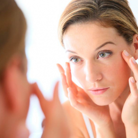 Ce produit anti-rides culte adoré des influenceurs serait totalement inutile selon Jimmy Mohamed