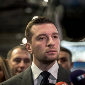 "C’est une stratégie ?" : cette question sur Jordan Bardella relance le débat autour de sa relation de couple