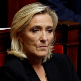 Pas de barrage à LFI : Marine Le Pen rejette la demande d’Aurore Bergé de désistement du RN aux municipales 2026