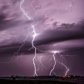 Des orages spectaculaires immortalisés en images cette nuit dans le sud-est de la France