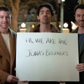 Les Jonas Brothers de retour sur Disney+ avec une comédie de Noël