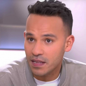 "Je suis très ému…" : Faustine Bollaert fait fondre Mohamed Bouhafsi en larmes dans Les Enfants de la télé