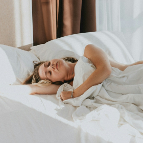 Vous avez du mal à dormir quand il fait chaud ? Voici ce qu’il ne faut surtout pas faire
