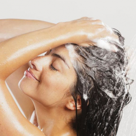 7 choses très surprenantes que vous ne saviez pas sur le shampoing  (et ça va vraiment vous étonner)