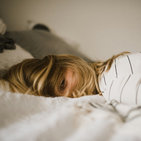 Pourquoi les femmes ont un sommeil moins récupérateur que les hommes ?