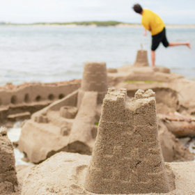 4 signes à ne pas ignorer qui prouvent que vous vivez une relation « château de sable »