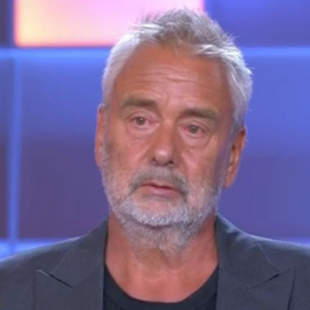 “C’est triste…” : Luc Besson en larmes en évoquant Bruce Willis, atteint de démence
