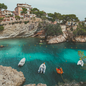 “Le ciel va s’éteindre” : voilà pourquoi cette île méditerranéenne devient la destination la plus convoitée pour le 12 août