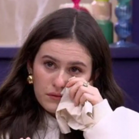 Jeanne fond en larmes à la Star Academy : ce geste de Léo qui bouleverse les téléspectateurs