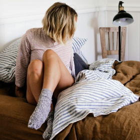 Pourquoi porter des chaussettes peut vous permettre de dormir au frais pendant la canicule
