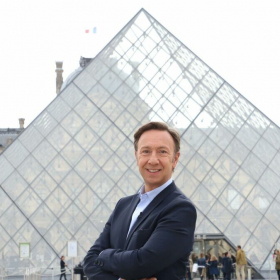 Braquage du Louvre : Stéphane Bern s’indigne après le cambriolage des joyaux de la Galerie d’Apollon