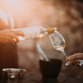 Tout le monde fait cette erreur avec le vin blanc et le rosé, et cela gâche nos boissons