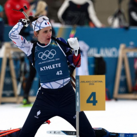 Relais mixte de biathlon : la course parfaite des Bleus qui leur offre l’or olympique aux JO 2026