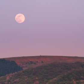 Beaucoup vont ressentir la même chose ce 2 avril au soir : ce que provoque vraiment la pleine lune