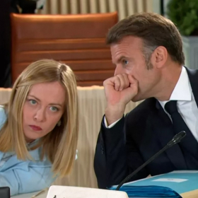 G7 : Giorgia Meloni lève les yeux au ciel après un murmure d’Emmanuel Macron, le web s'enflamme