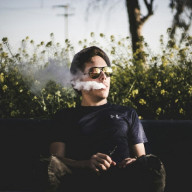 Puff rechargeable : la solution plus durable qui séduit les vapoteurs