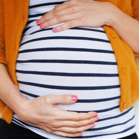Scandale en Ecosse : l’incroyable imposture de Kira Cousins, la jeune femme qui a simulé sa maternité pendant des mois avec une poupée en silicone
