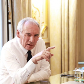 “C’est lui-même qu’il aime, pas la France” : François Bayrou taclé sur son ego