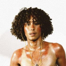 Masséo (Star Academy) choque avec la pochette de son premier EP « S.E.X. » et déclenche une tempête sur les réseaux