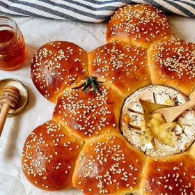 La recette de la brioche salée maison et son camembert roti