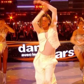 “On n’a vu que ça” : ce détail sur Fauve Hautot en plein show fait réagir les téléspectateurs