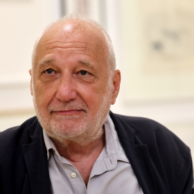 François Berléand : son étonnant rituel pour calmer son stress avant de monter sur scène