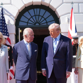Melania Trump : ce choix vestimentaire très calculé devant Charles III n’est pas passé inaperçu