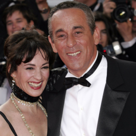 “Je ne voulais pas les avoir dans les pattes” : ce que Béatrice Ardisson a vraiment enduré pendant son mariage avec Thierry Ardisson