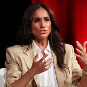 Meghan Markle critiquée pour une vidéo polémique jugée irrespectueuse près du Pont de l’Alma
