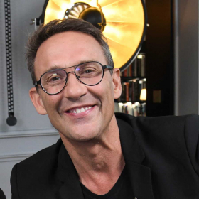 Jusqu’à 20 heures de travail par jour : Julien Courbet reconnaît les limites de son rythme actuel