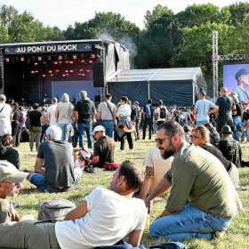 « On ne peut pas tenir comme ça » : 17 500 festivaliers Au Pont du Rock 2025 mais un avenir très incertain