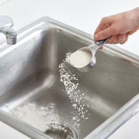 Pourquoi vous devriez nettoyer votre évier avec de la farine et du savon de Marseille pour un résultat nickel