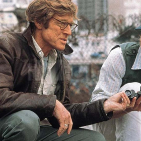 « J’avais accepté le film pour pouvoir l’embrasser » : l’anecdote émouvante de Charlotte Rampling sur Robert Redford
