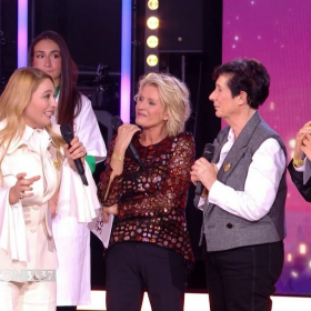 "J'en tremble !" : après une semaine très compliquée, Santa fait un don à 6 chiffres pour le Telethon, Cyril Féraud reste bouche bée