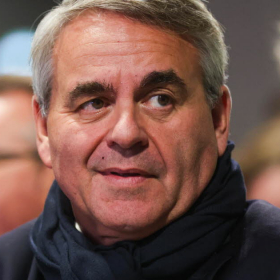 Xavier Bertrand en tablier chez Burger King : cette scène qui fait hausser les sourcils