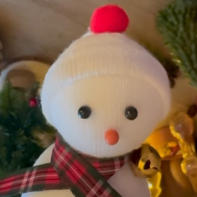 DIY : le tuto déco facile pour faire un bonhomme de neige adorable avec les enfants