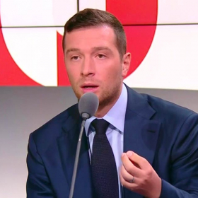 Brigitte Macron visée par les rumeurs : pourquoi Jordan Bardella parle d’attaques “indignes”