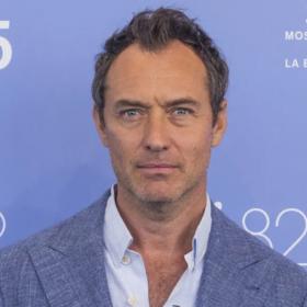 Jude Law se glisse dans la peau de Vladimir Poutine et surprend à la Mostra de Venise