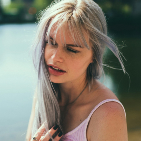 Une étude révèle qu’avoir des cheveux gris pourrait être réversible