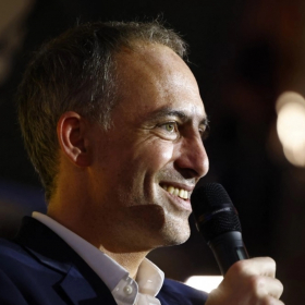 À gauche, tout bascule : d'après un nouveau sondage, Glucksmann dépasserait Mélenchon aux présidentielles et redistribuerait totalement les cartes