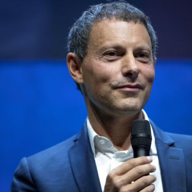 Entre rires et larmes : pourquoi Fogiel est devenu l’un des piliers de Mika