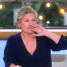 « Nos plus grands invités se sont pris les pieds dedans » : Anne-Élisabeth Lemoine mortifiée après une chute spectaculaire dans C à vous