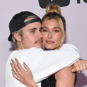 Justin et Hailey Bieber : de l’eau dans le gaz ? À l’anniversaire de Kendall Jenner, ils sont apparus plus amoureux que jamais
