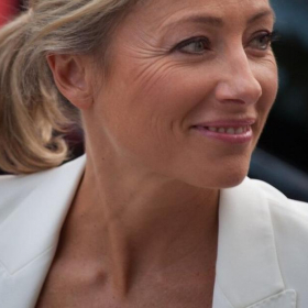 Pourquoi Anne-Sophie Lapix quitte le 20 heures : entre tensions politiques et audiences en berne