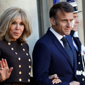 Une caméra, une phrase, et tout bascule : comment Brigitte Macron s’est retrouvée au cœur d’un malaise national
