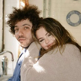 “J’ai tout arrêté pour elle” : la décision radicale de Benny Blanco avant de conquérir Selena Gomez
