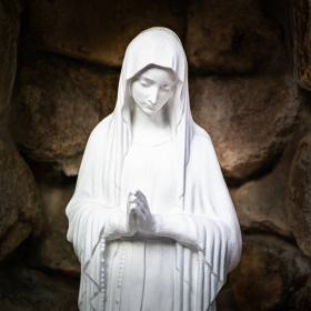 Statues de la Vierge Marie et symbolique